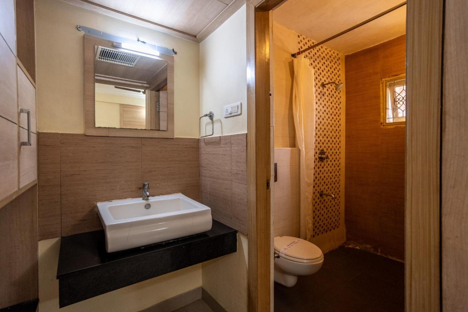 Sree Bharani Hotels Tirunelveli Bagian luar foto