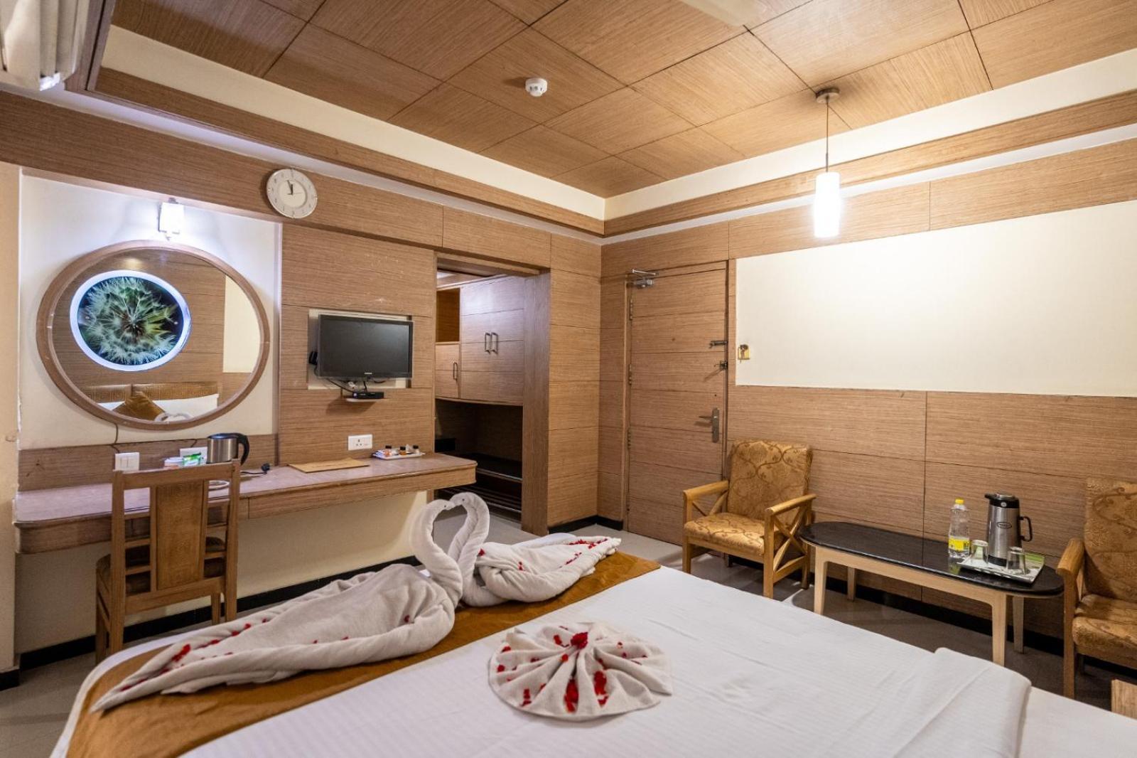 Sree Bharani Hotels Tirunelveli Bagian luar foto