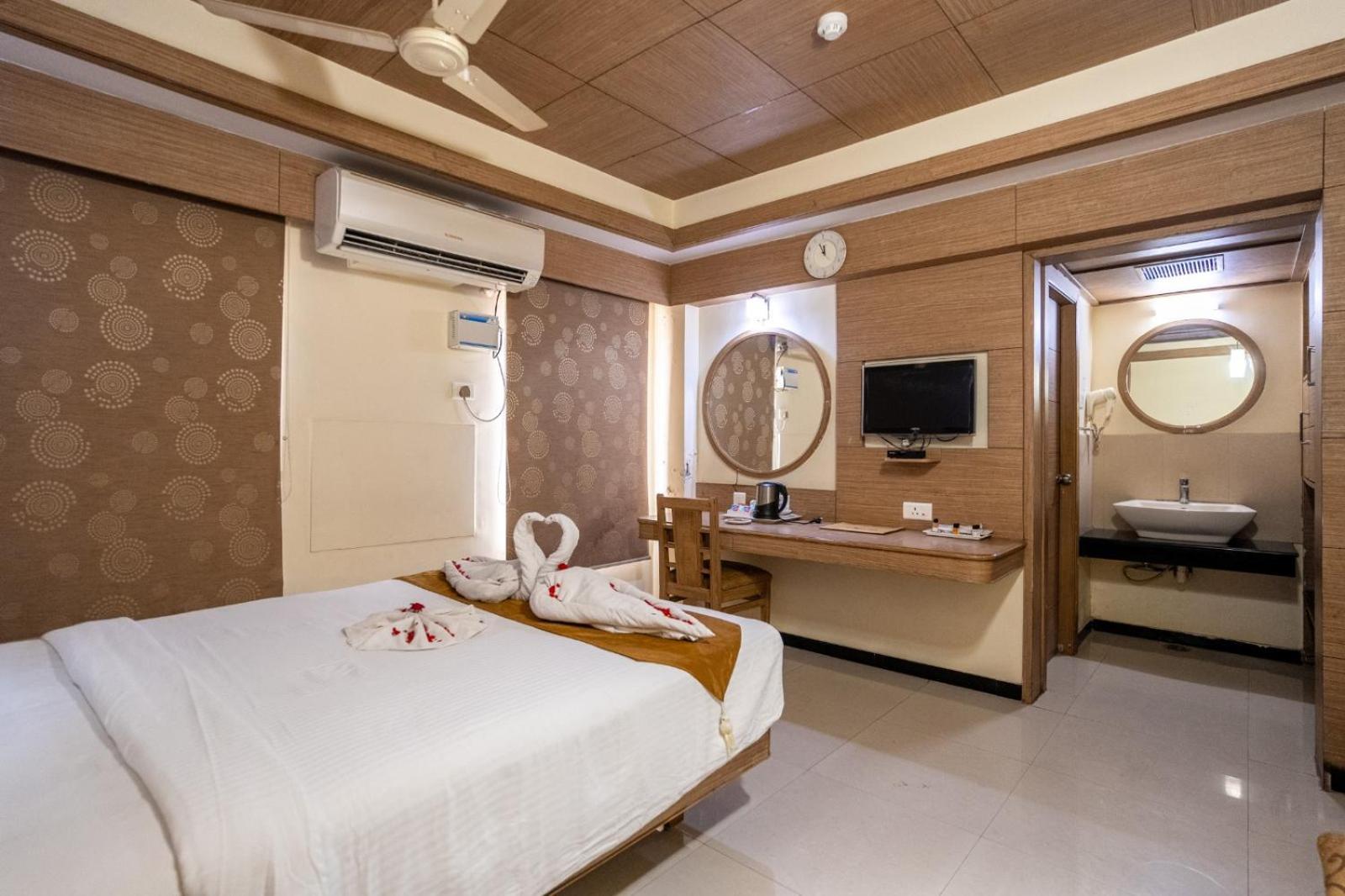 Sree Bharani Hotels Tirunelveli Bagian luar foto