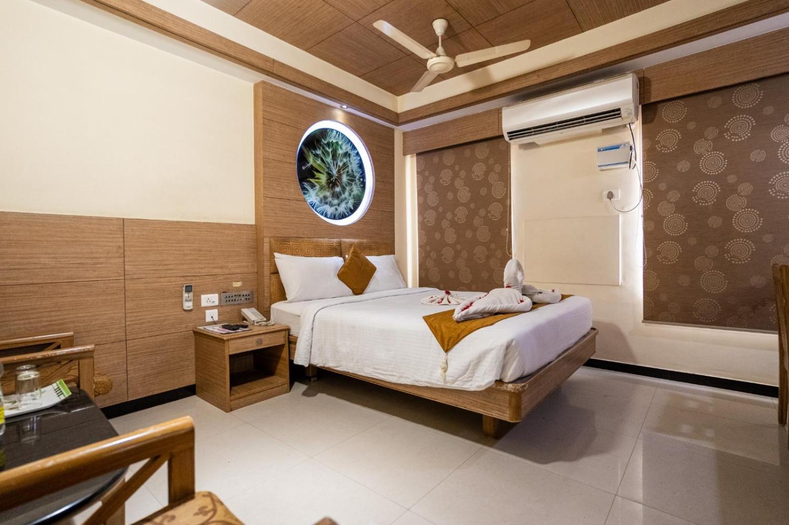 Sree Bharani Hotels Tirunelveli Bagian luar foto