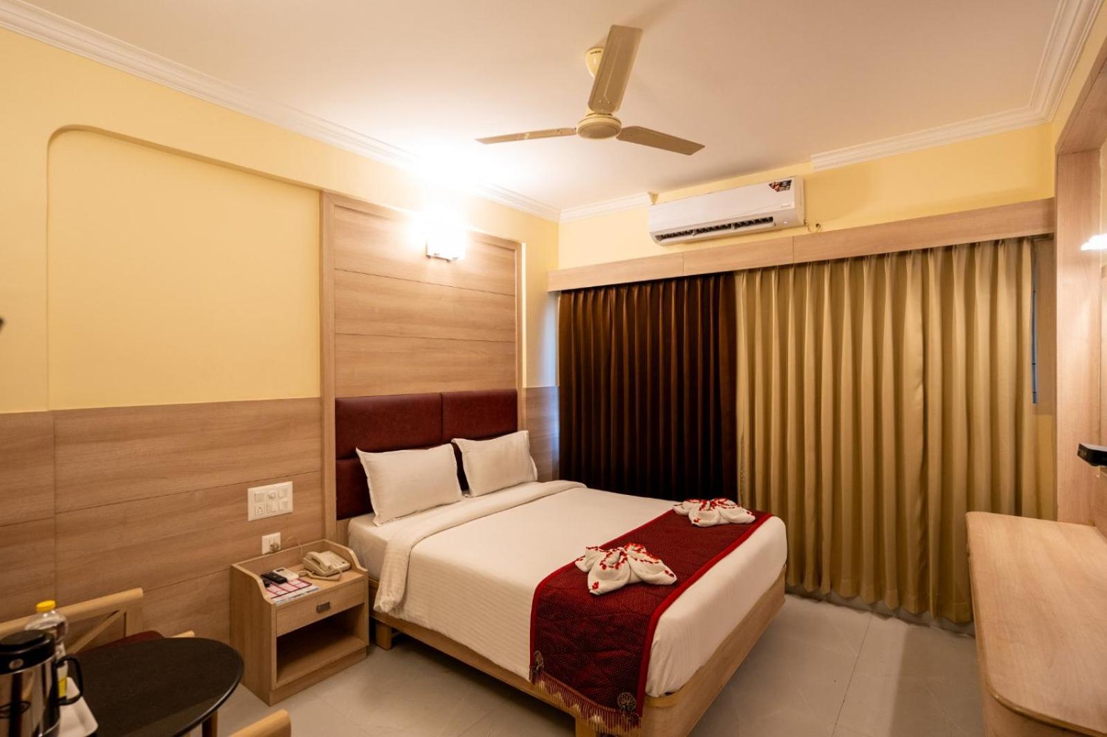 Sree Bharani Hotels Tirunelveli Bagian luar foto