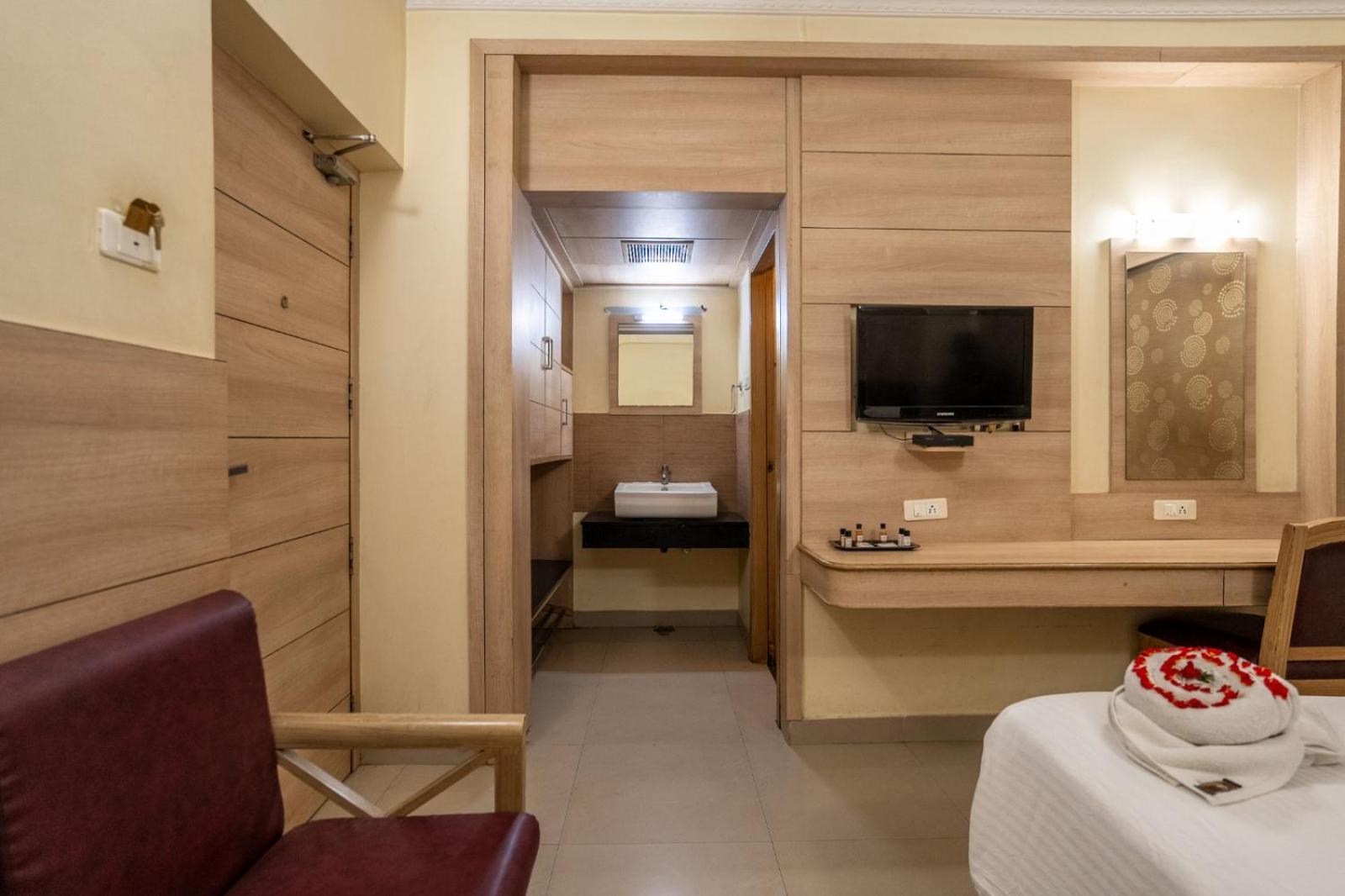 Sree Bharani Hotels Tirunelveli Bagian luar foto