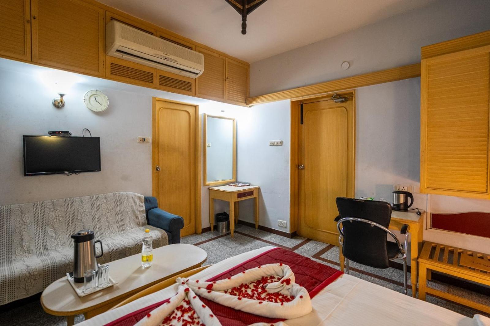 Sree Bharani Hotels Tirunelveli Bagian luar foto
