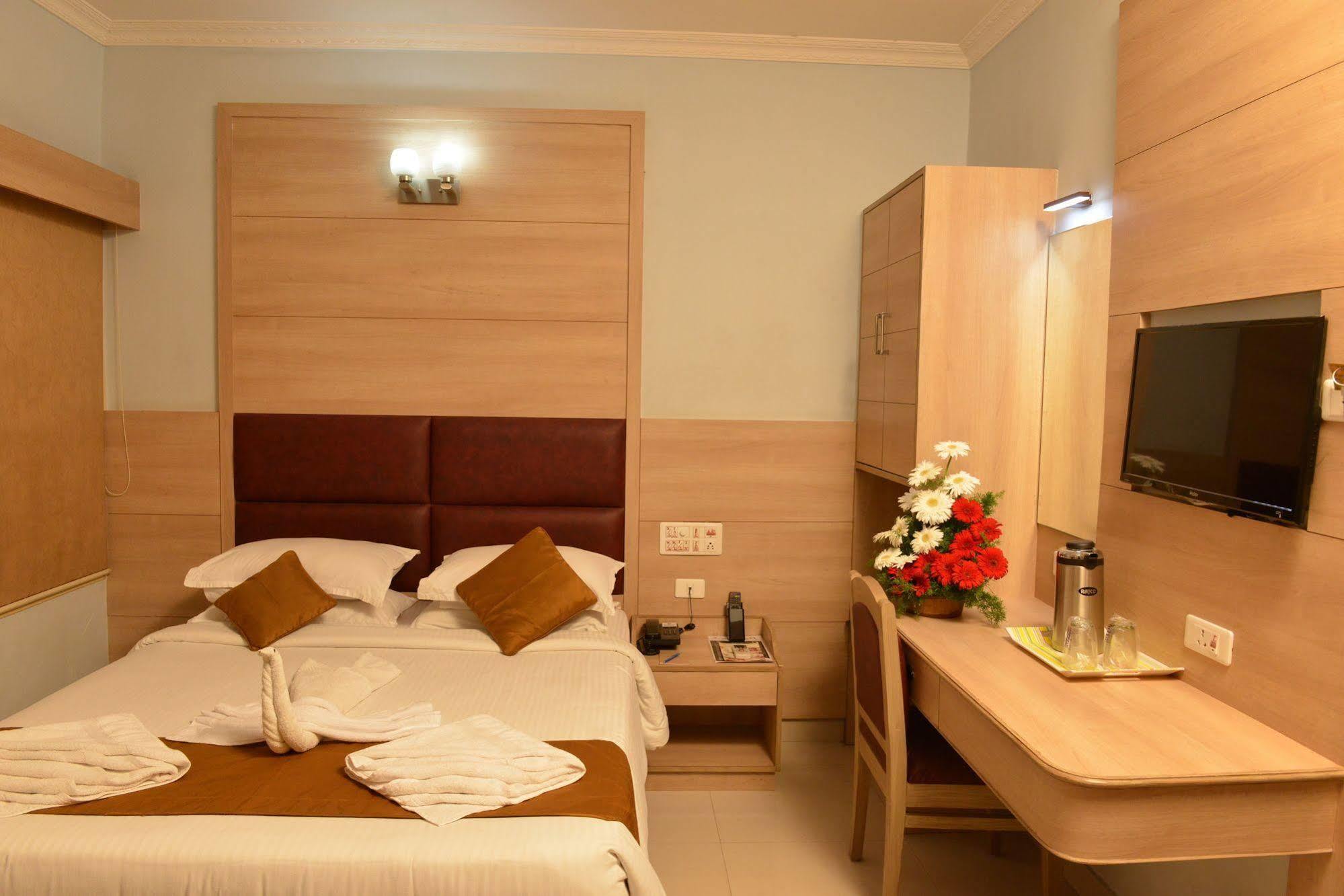Sree Bharani Hotels Tirunelveli Bagian luar foto